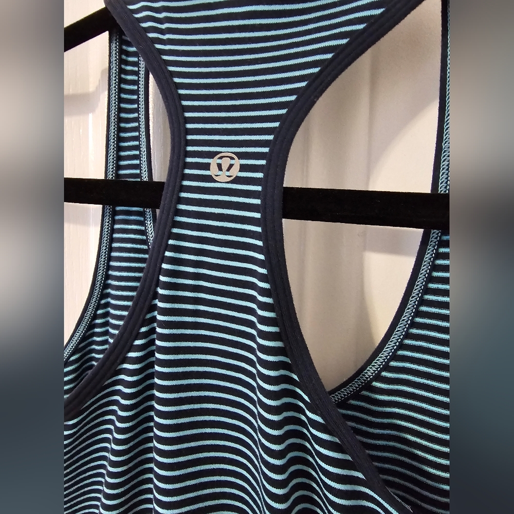 Lululemon racer back size 6.
